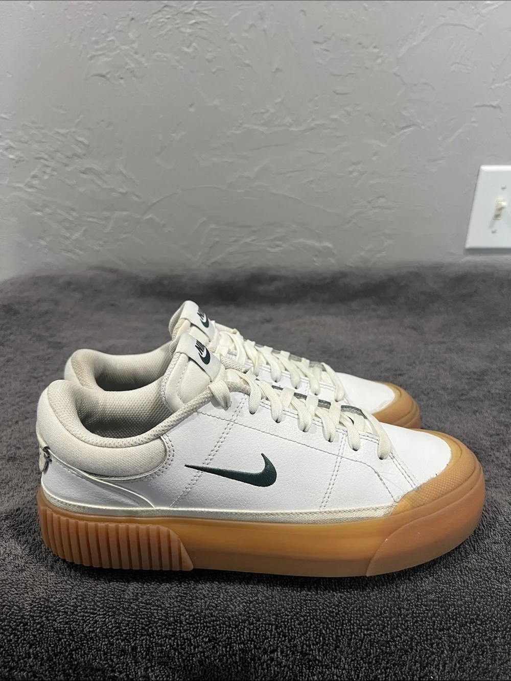 🔥🔥 NIKE Court Legacy Lift White Vintage Green Gum FV5526-100 Women Sz 8.5 - EUC